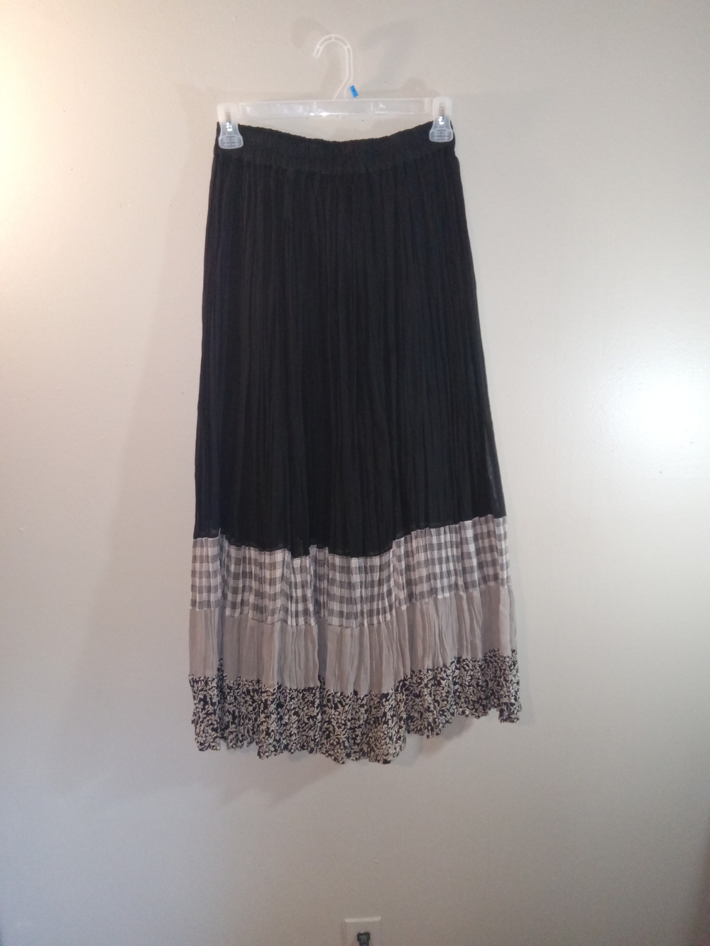 Vintage Amanda Smith Black Maxi Skirt with Tan Patterned Hem